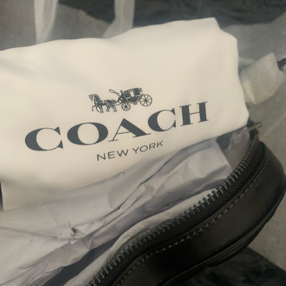 NWT coach heart shaped leather crossbody bag - Picture 11 of 11